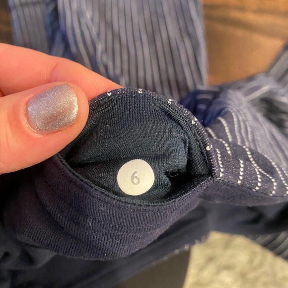 Blue and white Lululemon 25 inch capris with slits size 6 - Picture 2 of 6